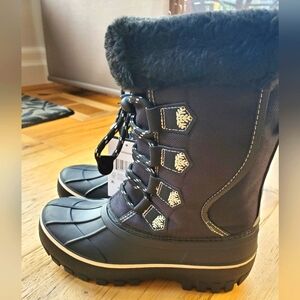 Nwt size 2 Thinsulate winter boots